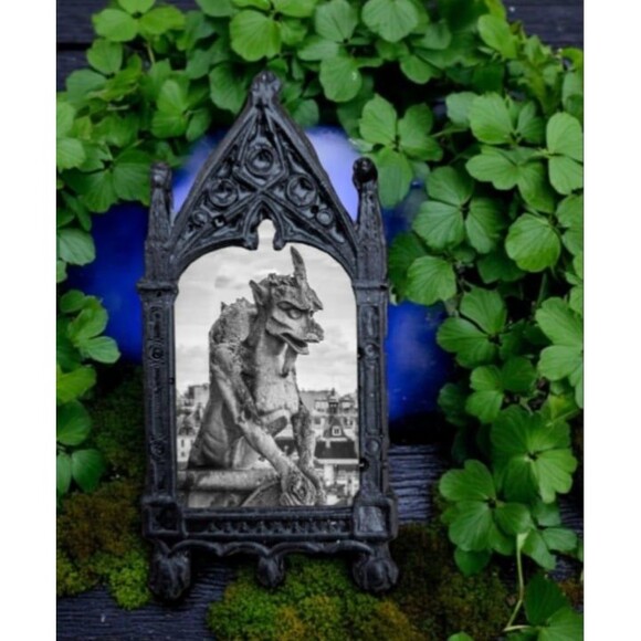 Horned Gargoyle Pin Stone Sculpture Cathedral Church Artwork - Picture 3 of 3